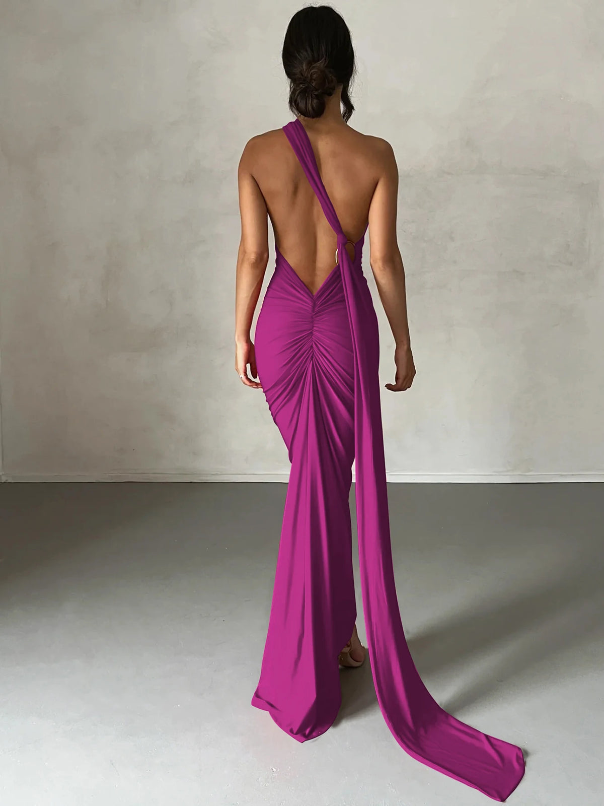 Vestido largo asimétrico con espalda abierta